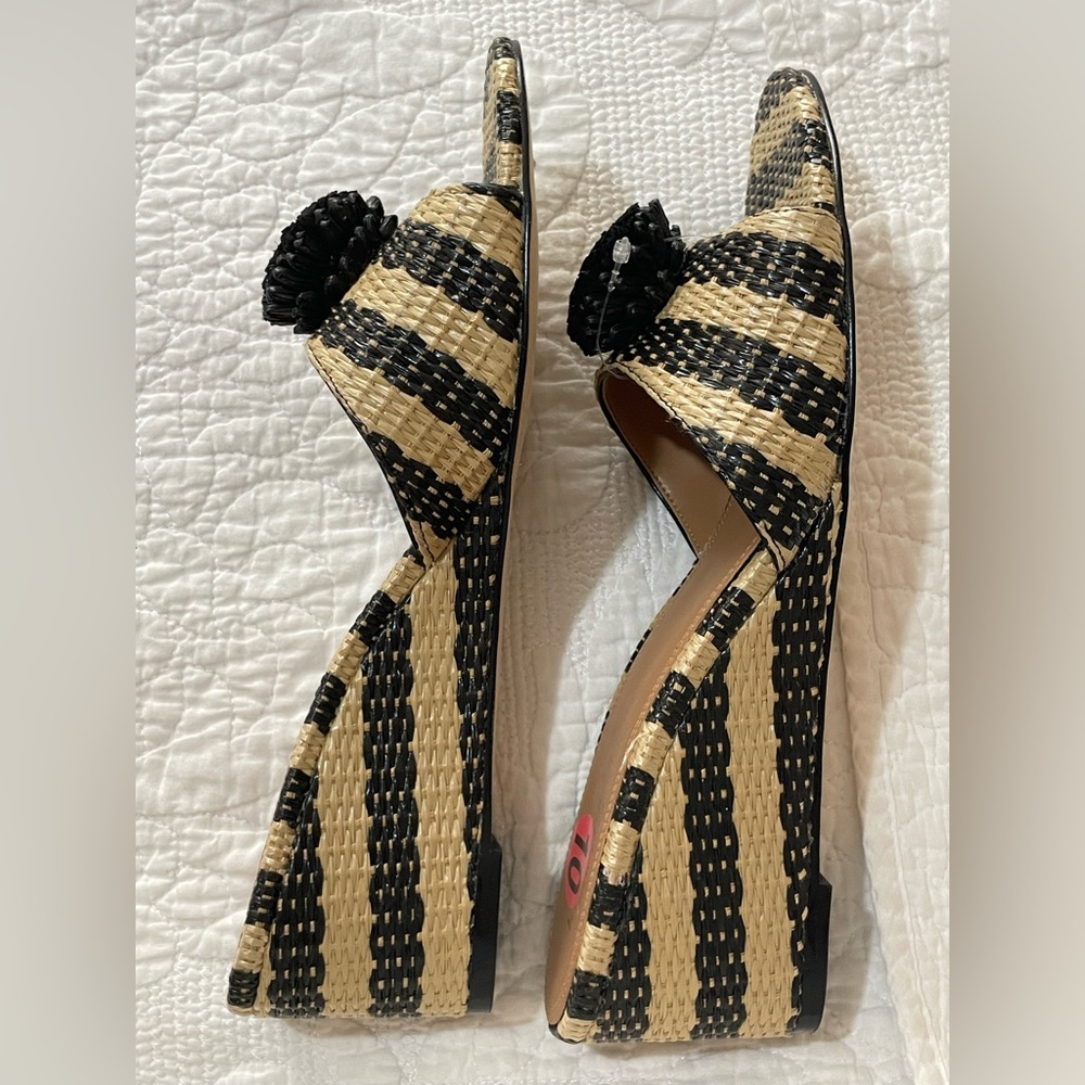 Kate Spade| Women’s black and tan woven wedge sandals with floret | Size 10 - Picture 4 of 9